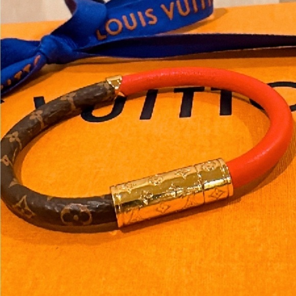 💯% Authentic Louis Vuitton Daily Confidential Bracelet✨ - Picture 6 of 9